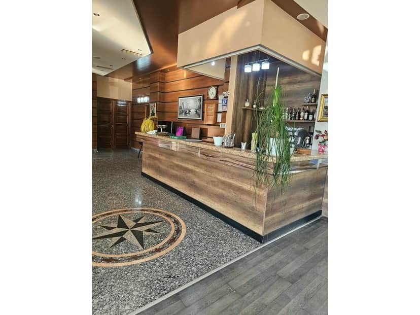 HOTEL PËR SHITJE – Ne Zemër të VLORËS! 1