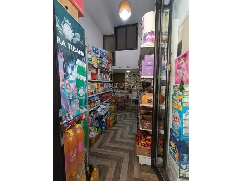 Shitet Njësi Komerciale pranë 5 Majit 100,000 € 1