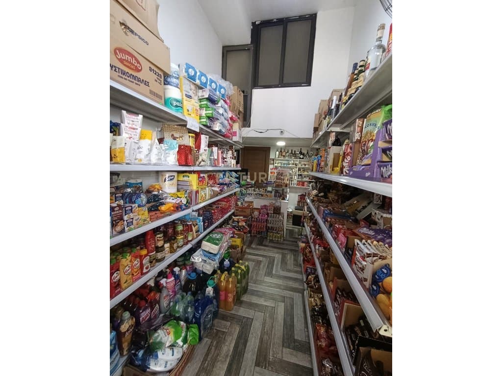Shitet Njësi Komerciale pranë 5 Majit 100,000 € 3