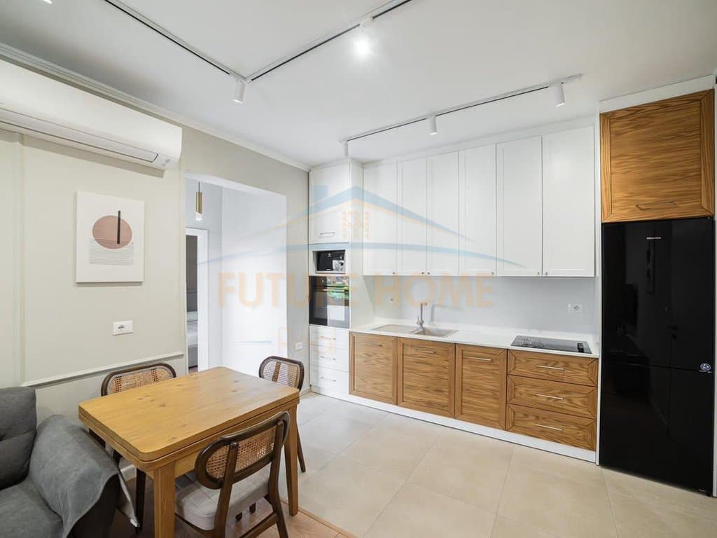 Shitet, Apartament 2+1 Pazari i Ri- Optika Roma 3