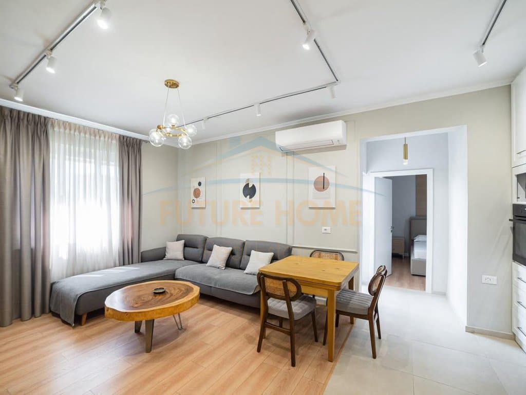 Shitet, Apartament 2+1 Pazari i Ri- Optika Roma 1