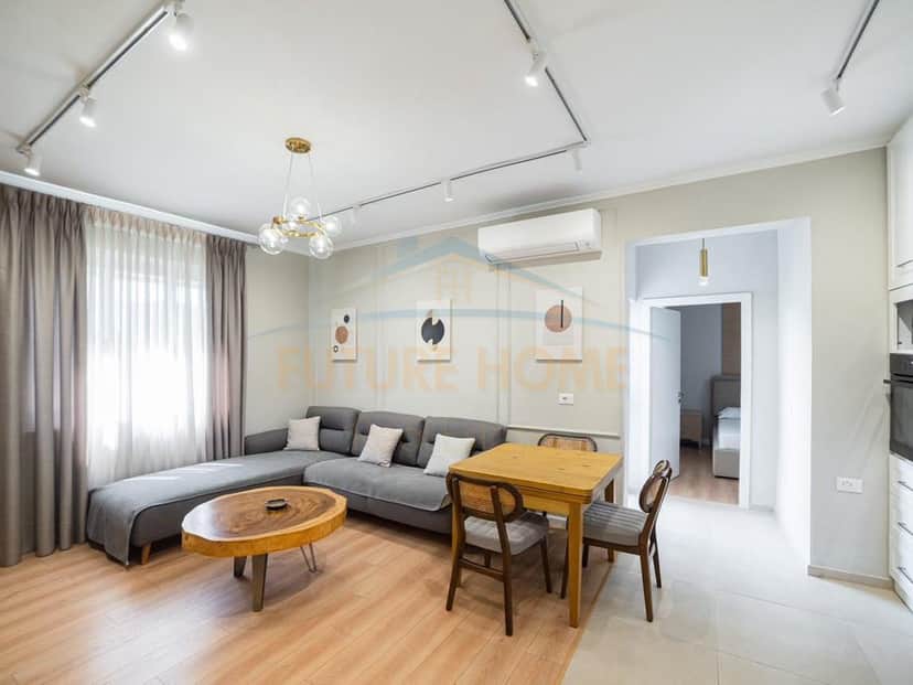 Shitet, Apartament 2+1 Pazari i Ri- Optika Roma 1
