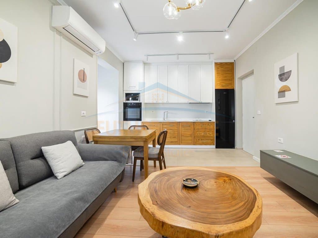 Shitet, Apartament 2+1 Pazari i Ri- Optika Roma 2