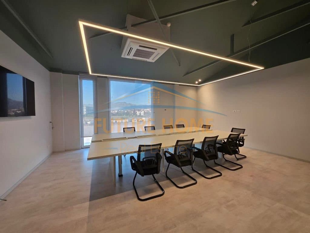 Disponojmë godinë për zyra + magazinë me qira pranë QTU-së, Tirane. 2