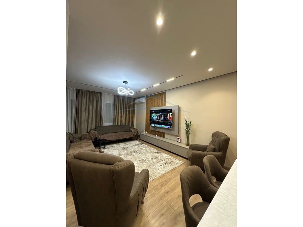 Shitet, Apartament 2+1+2, pranë Restorant Fresku , Fresk 3