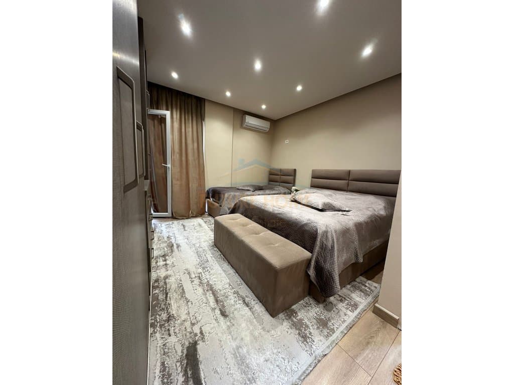 Shitet, Apartament 2+1+2, pranë Restorant Fresku , Fresk 4