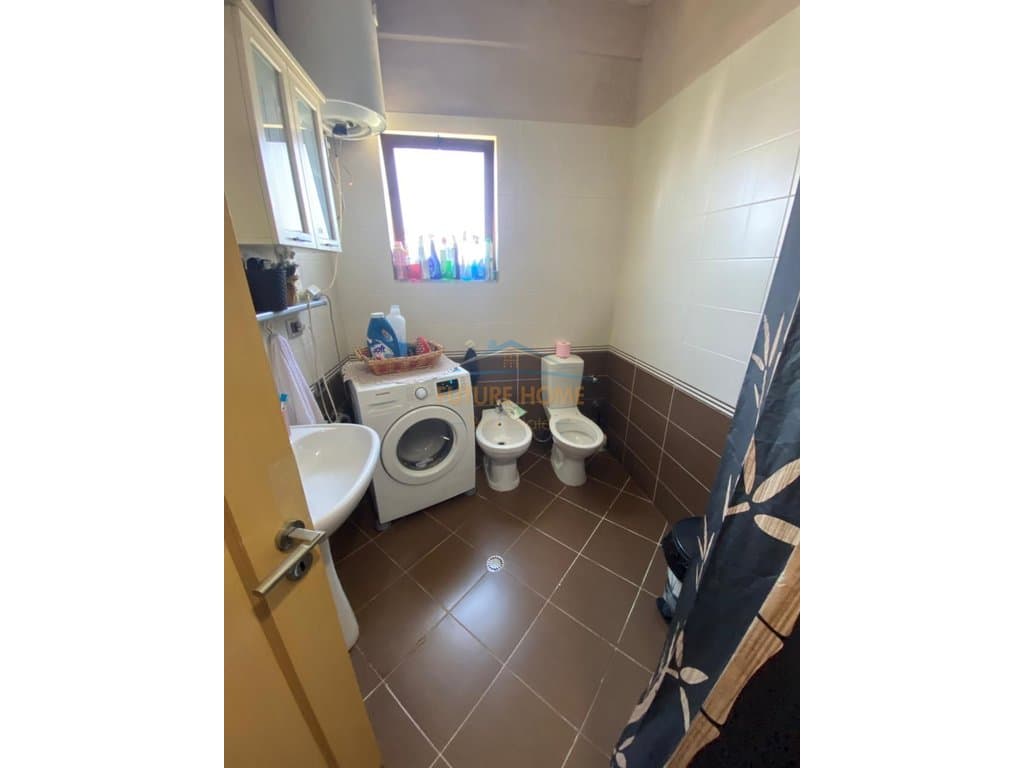 Shitet apartament 3+1, kati i 3 i një Vile, Shkozë, Tiranë. 4