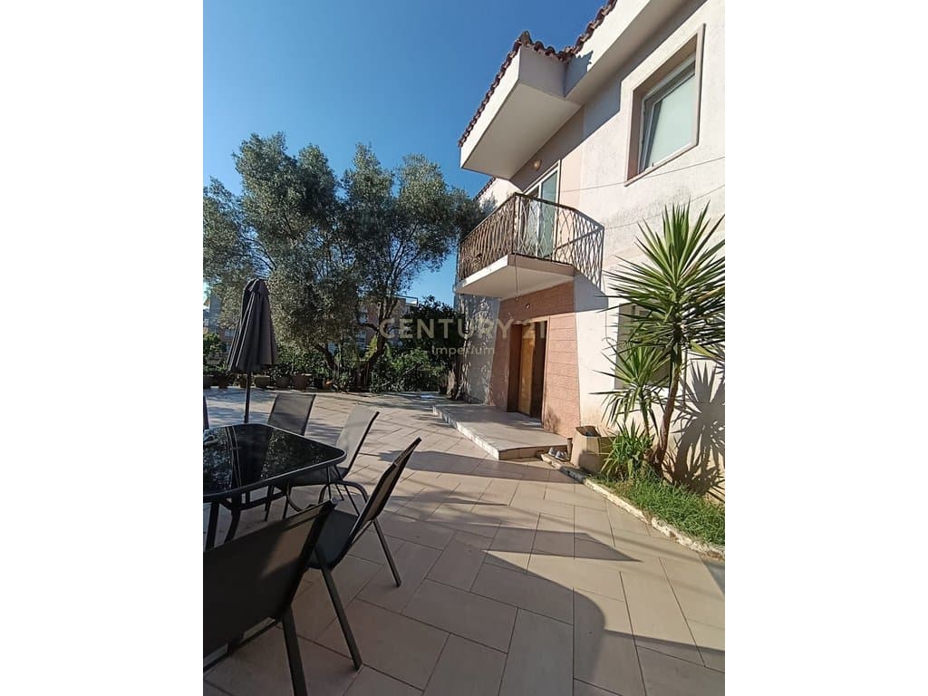 Vilë Private 2 kateshe 3+1+2 me Qira në Kombinat | Oborr i Madh, Garazh dhe Privatësi Maksimale 1,100 € /Muaj 2