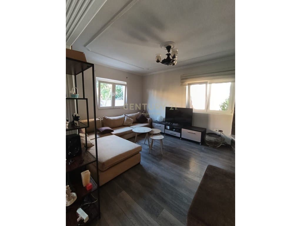Vilë Private 2 kateshe 3+1+2 me Qira në Kombinat | Oborr i Madh, Garazh dhe Privatësi Maksimale 1,100 € /Muaj 1
