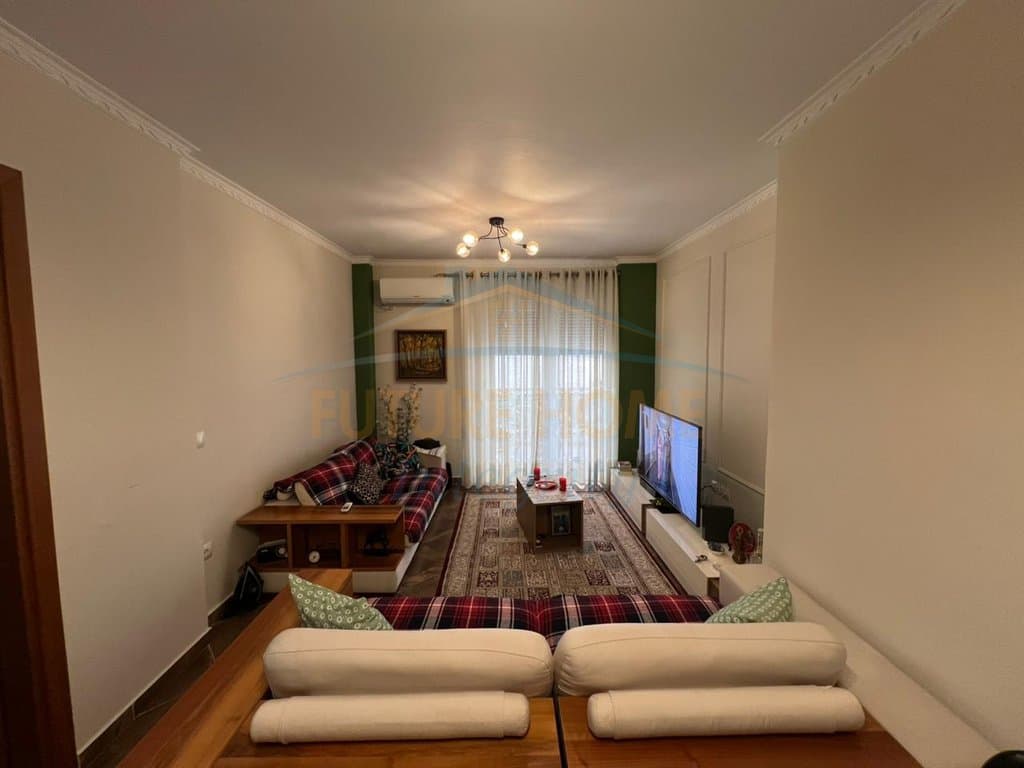 Shitet, Apartament 2+1+2+Verandë, Liqeni i Thatë, Tiranë. 2