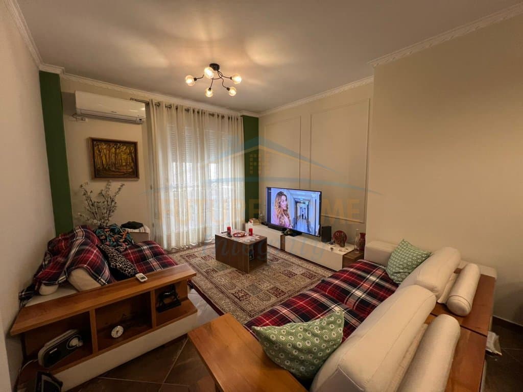 Shitet, Apartament 2+1+2+Verandë, Liqeni i Thatë, Tiranë. 1