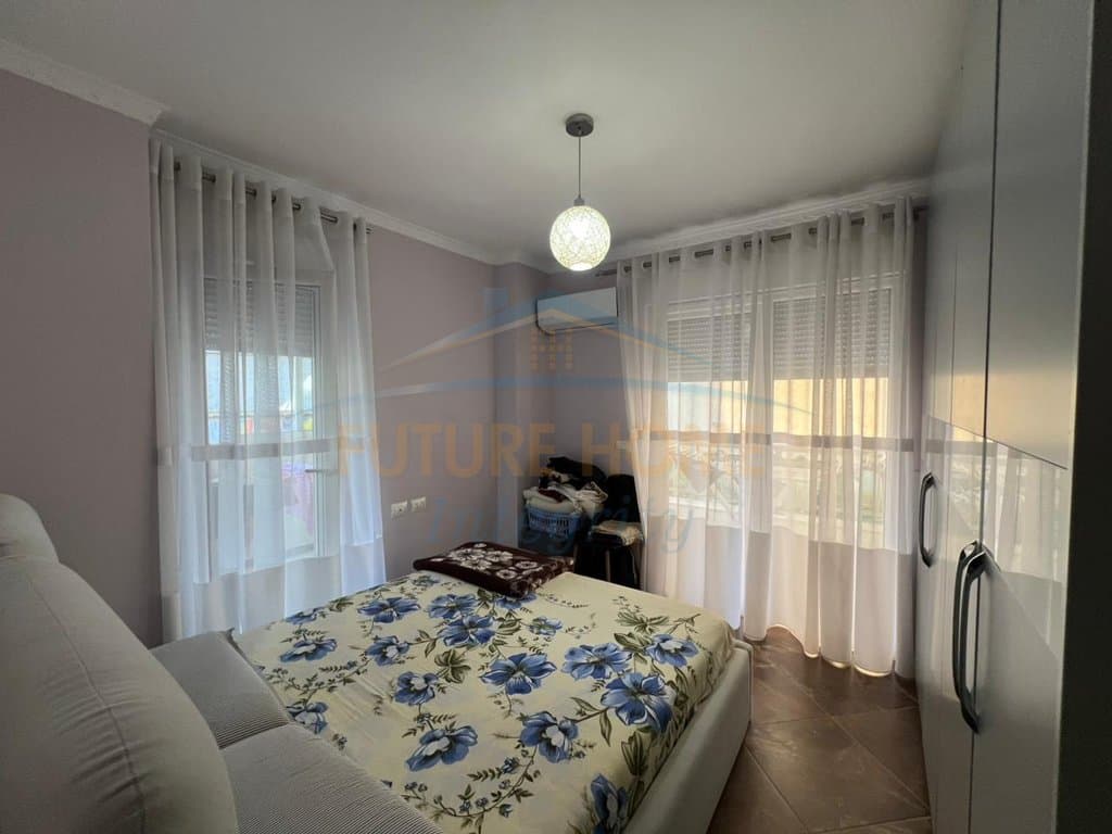 Shitet, Apartament 2+1+2+Verandë, Liqeni i Thatë, Tiranë. 4