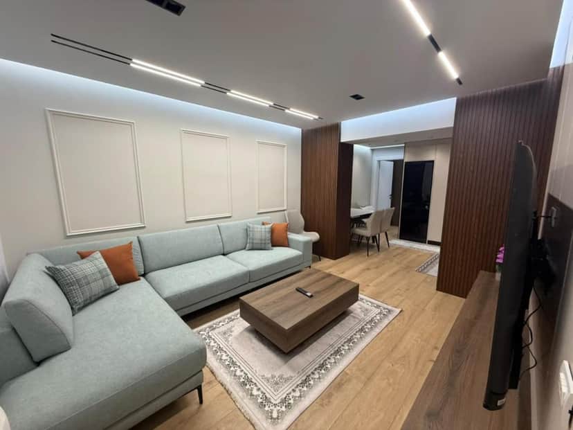 Jepet me qira apartament 2+1+2 i mobiluar, Rruga e Elbasanit (pranë Pireu)