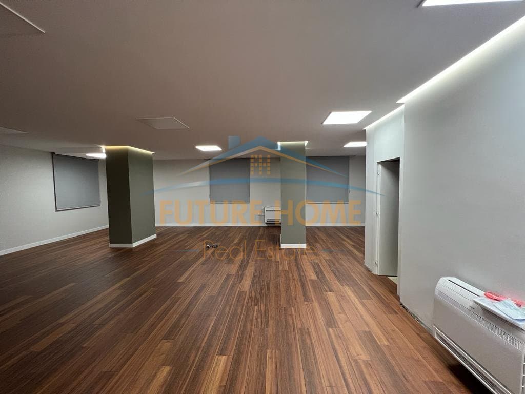 Disponojme për shitje apartament me vendndodhje strategjike në zonën e Shallvareve. 3