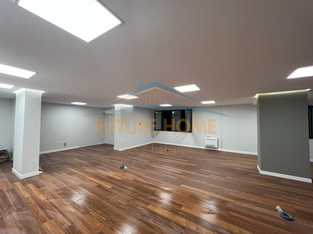 Disponojme për shitje apartament me vendndodhje strategjike në zonën e Shallvareve. 2