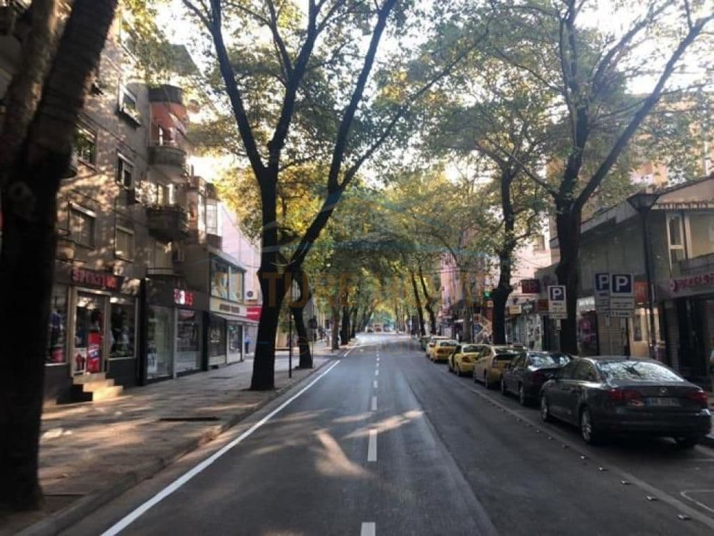 Disponojme Ambient per shitje ne Myslym Shyr 2