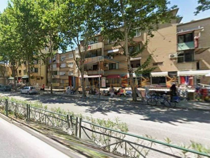 Shitet, Garsoniere, Rruga Ferit Xhajko, Tiranë.