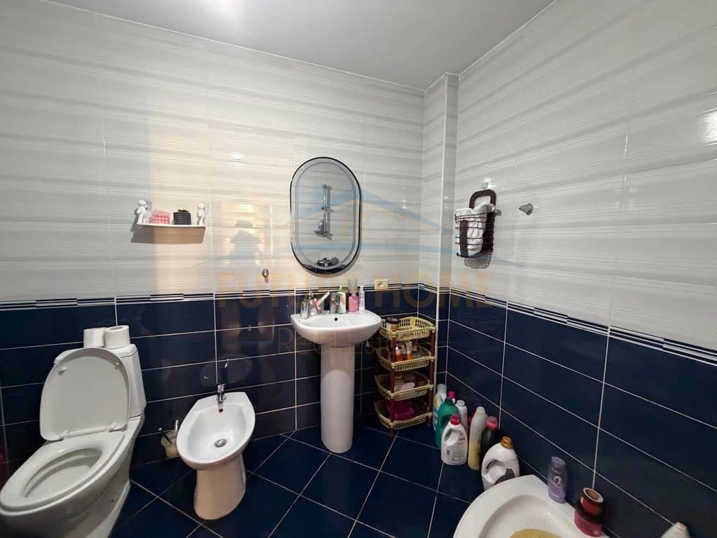 Shitet, Apartament 2+1+2, Unaza e Re 5