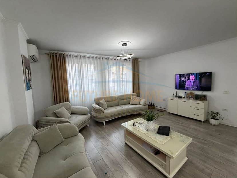 Shitet, Apartament 2+1, Pallatet Cabej, Misto Mame 1