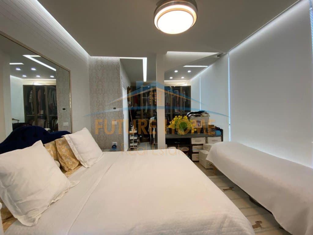 Disponojmë apartament 3+1+3 për shitje në zonën e Liqenit të Thatë. 2