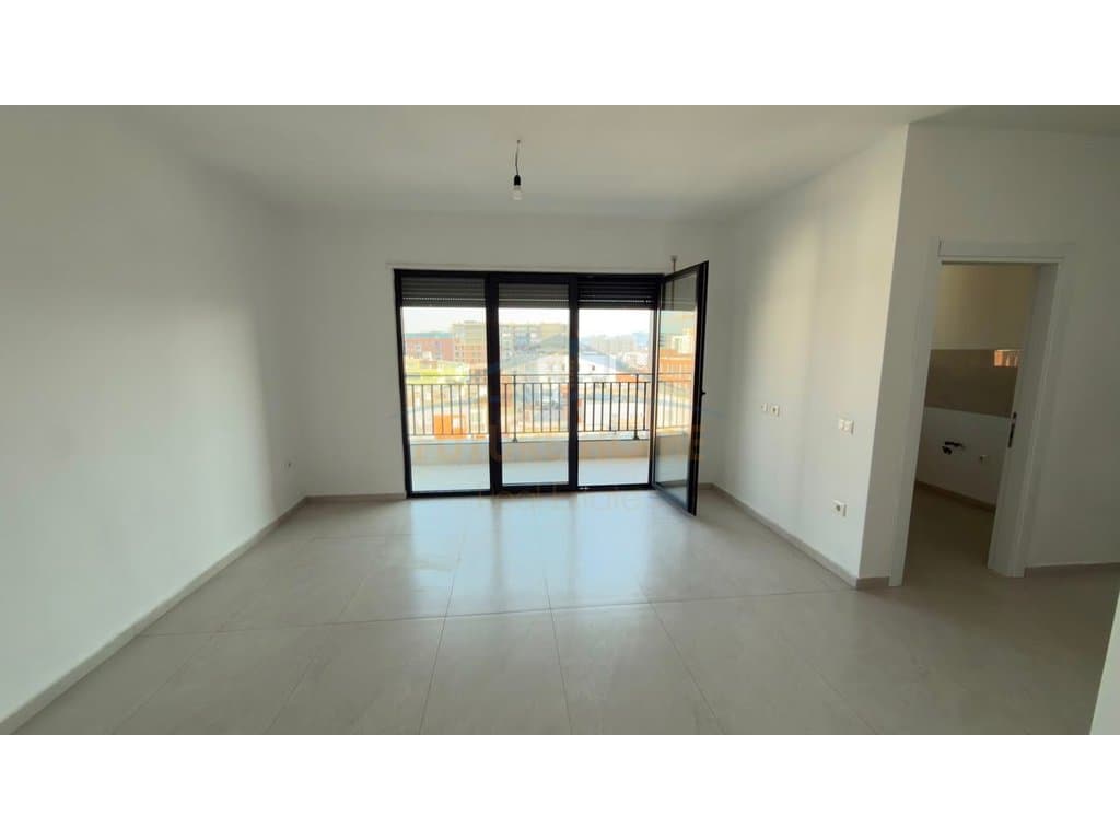 Qera, Apartament 3+1+2, Kompleksi Ndregjoni, Tirane . Empire72914 3