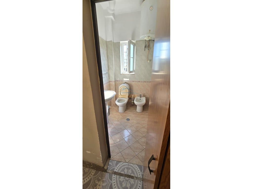 Shitet, Apartament 2+1, Rruga Muhamet Gjollesha, Tirane 4