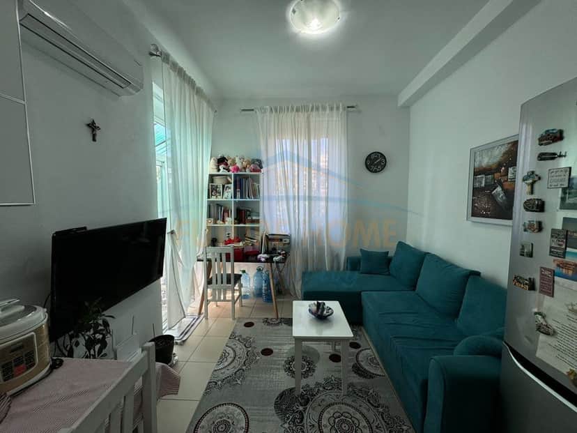 Shitet, Apartament 1+1, Bllok, Tiranë. 1