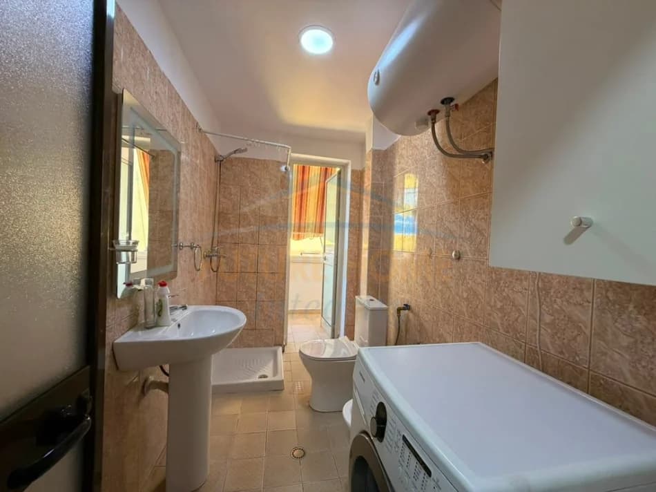 Shitet, Apartament 2+1(I konvertuar), Porcelan, Tiranë. 2