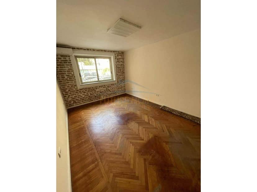 Qera , Ambient Biznesi , Myslym Shyri, Tiranë