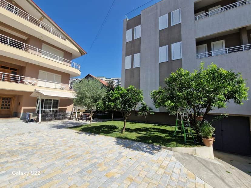 SHITEN 2 GODINA PREMIUM 3 & 4 KATE– RRUGA E KAVAJËS, PRANË SPITALIT AMERIKAN 3 1