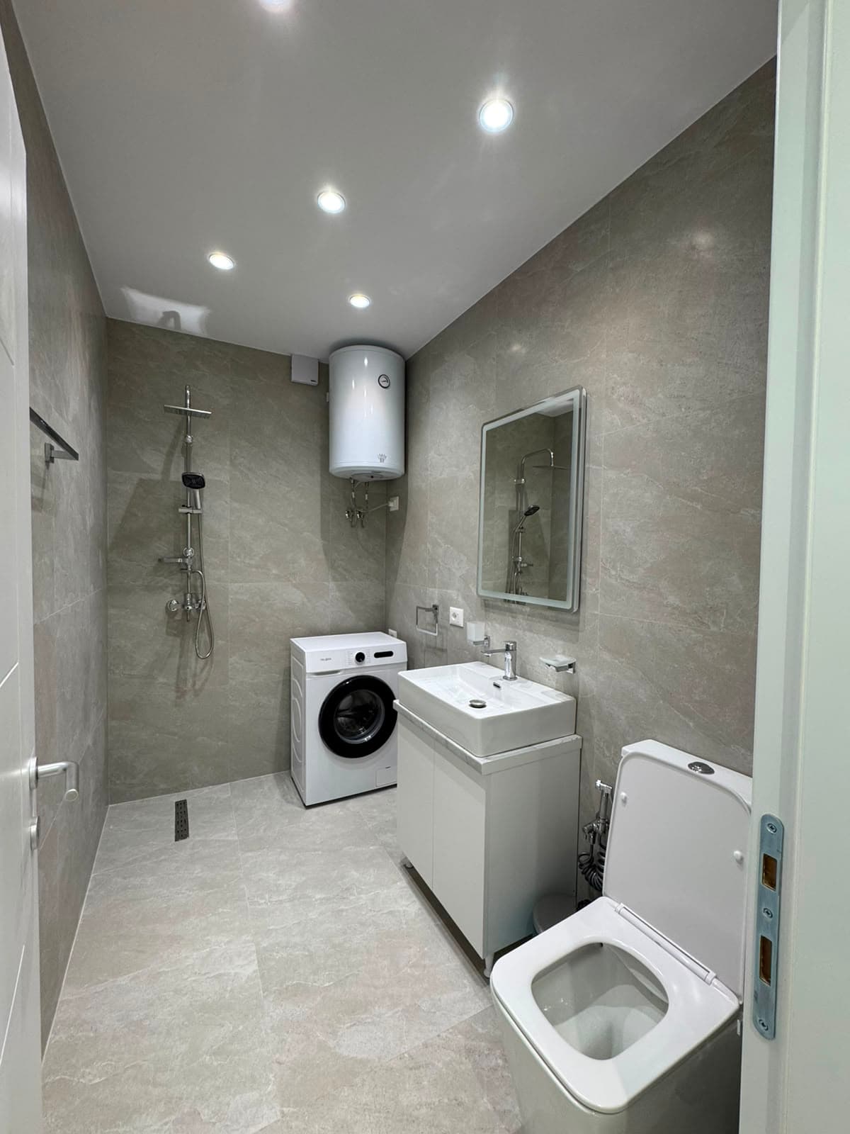Shitet, Apartament 2+1, Myslym Shyri, Tiranë. 2
