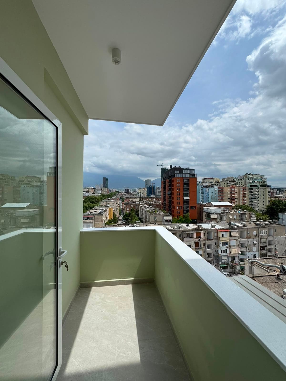 Shitet, Apartament 2+1, Myslym Shyri, Tiranë. 5