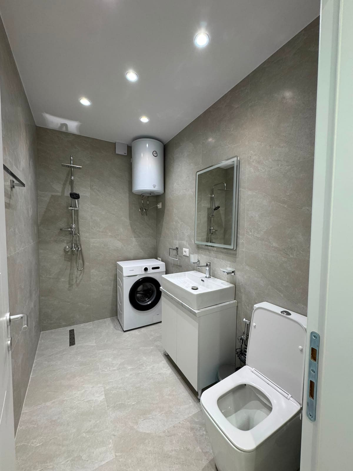 Shitet, Apartament 2+1, Myslym Shyri, Tiranë. 4