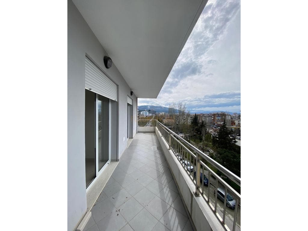 Shitet, Apartament 2+1, Vlorë. 4
