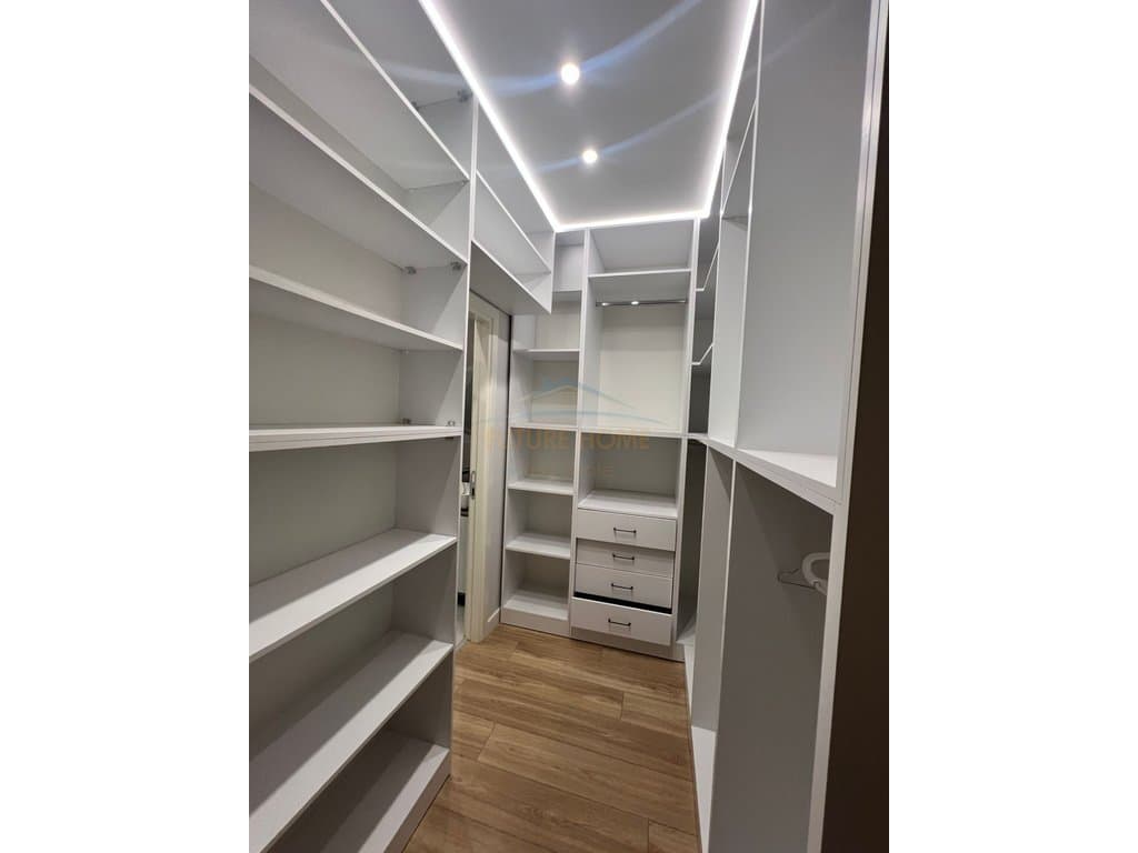 Shitet, Apartament 2+1+2+ Depo, Rruga Bill Klinton, Tirane 3