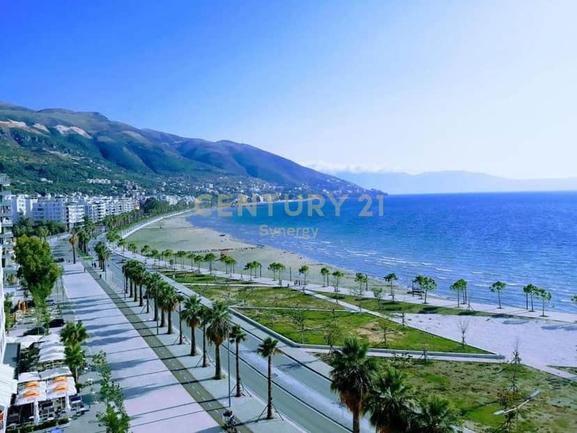 Apartament 1+1 në shitje me pamje nga deti në Lungomare, Vlorë