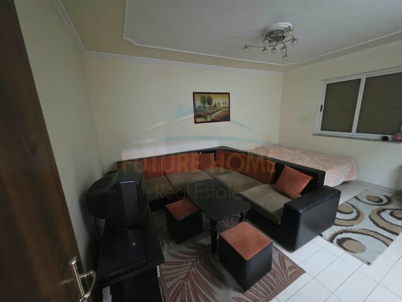 Shitet Apartament 1+1 dhe Ambient Biznesi, Shkolla e Bashkuar. 1