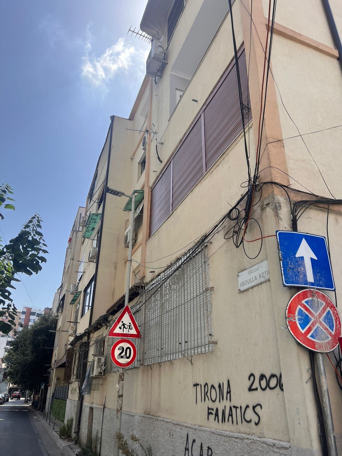 Shitet, Apartament 2+1, Qender, Tiranë. 1