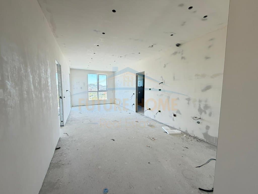Shitet, Apartament 1+1, Farke, Tiranë. 1