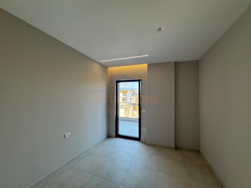 Qira, Ambient për zyra, Galeria Roma, Rruga e Kavajës. 2