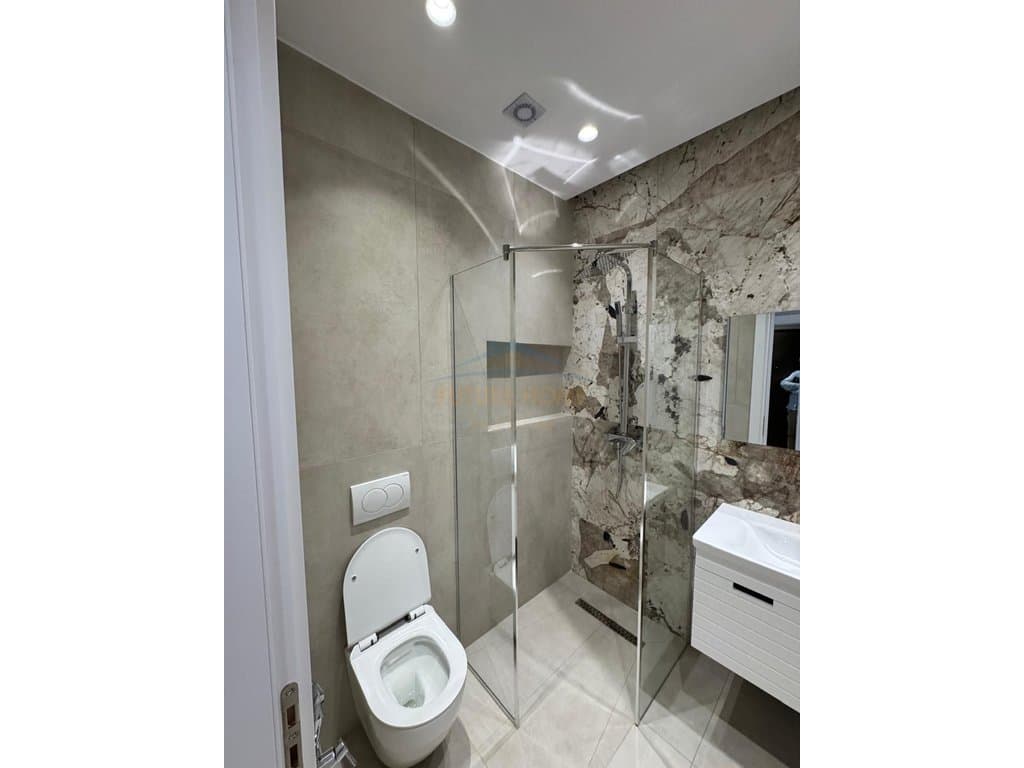Qira, Ambient për zyra, Galeria Roma, Rruga e Kavajës. 4