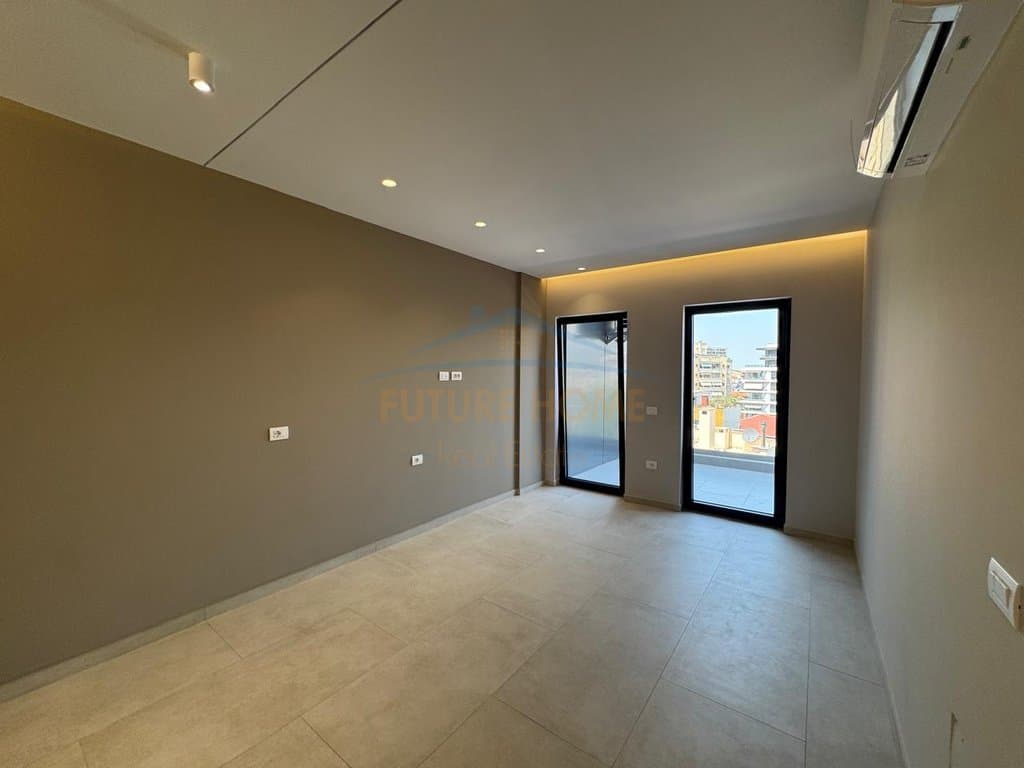 Qira, Ambient për zyra, Galeria Roma, Rruga e Kavajës. 1