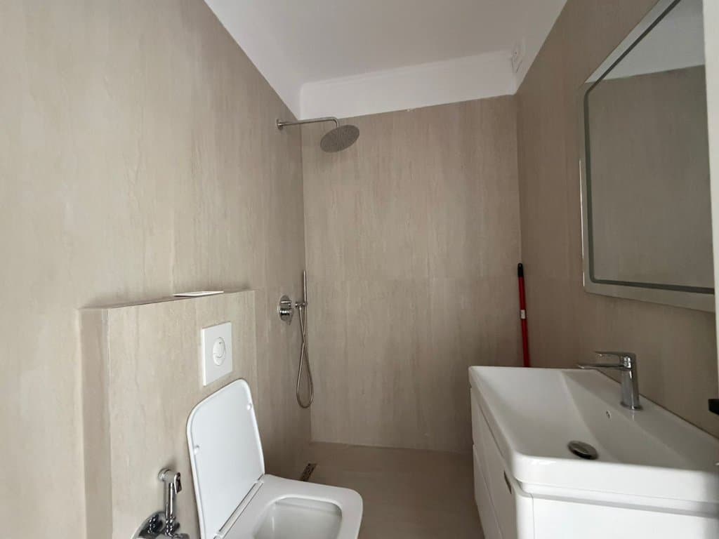 Shitet, Apartament 1+1, Rruga Dritan Hoxha, Tiranë. 5