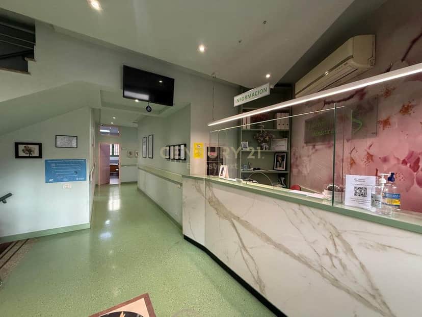 Jepet me qira ambient biznesi premium (klinikë mjekësore e kompletuar) te Pazari i Ri