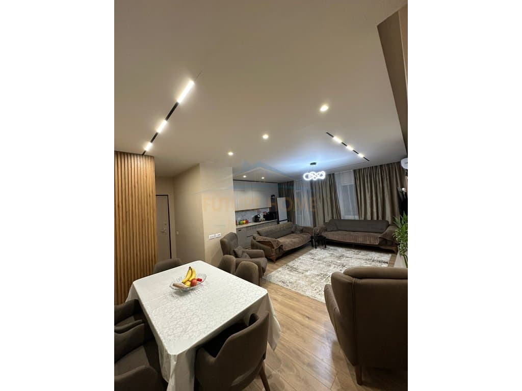 Shitet, Apartament 2+1+2, pranë Restorant Fresku , Fresk ALF71848 3