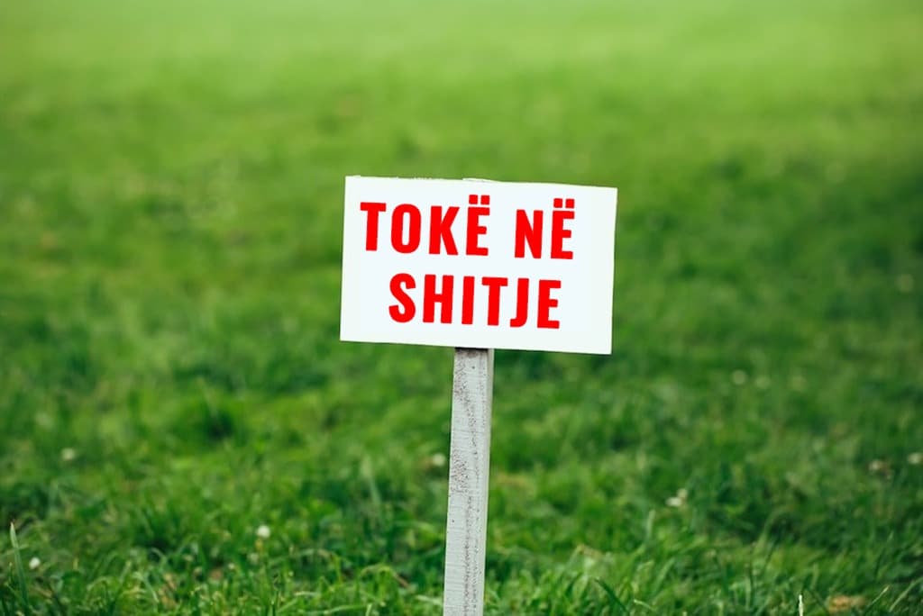 Shitet, Tokë , Prush, Tiranë 1