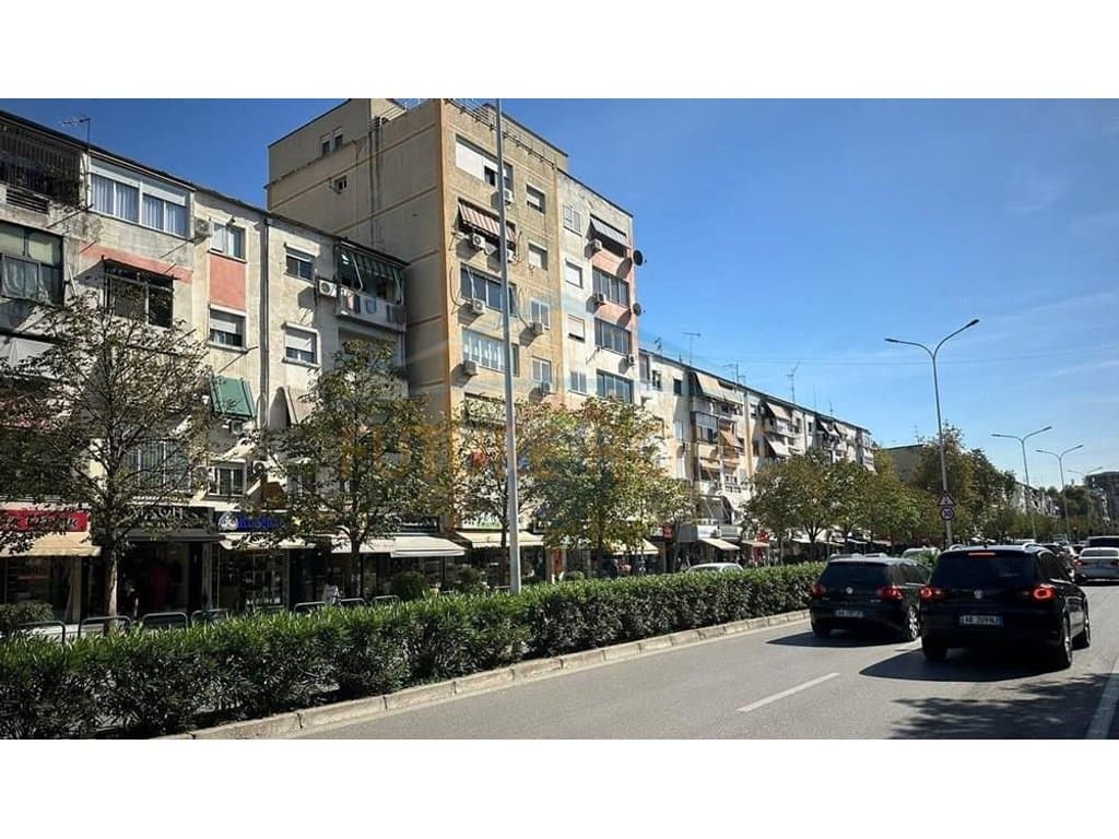 Shitet, Ambient Biznesi, 21 Dhjetori , Tiranë 3