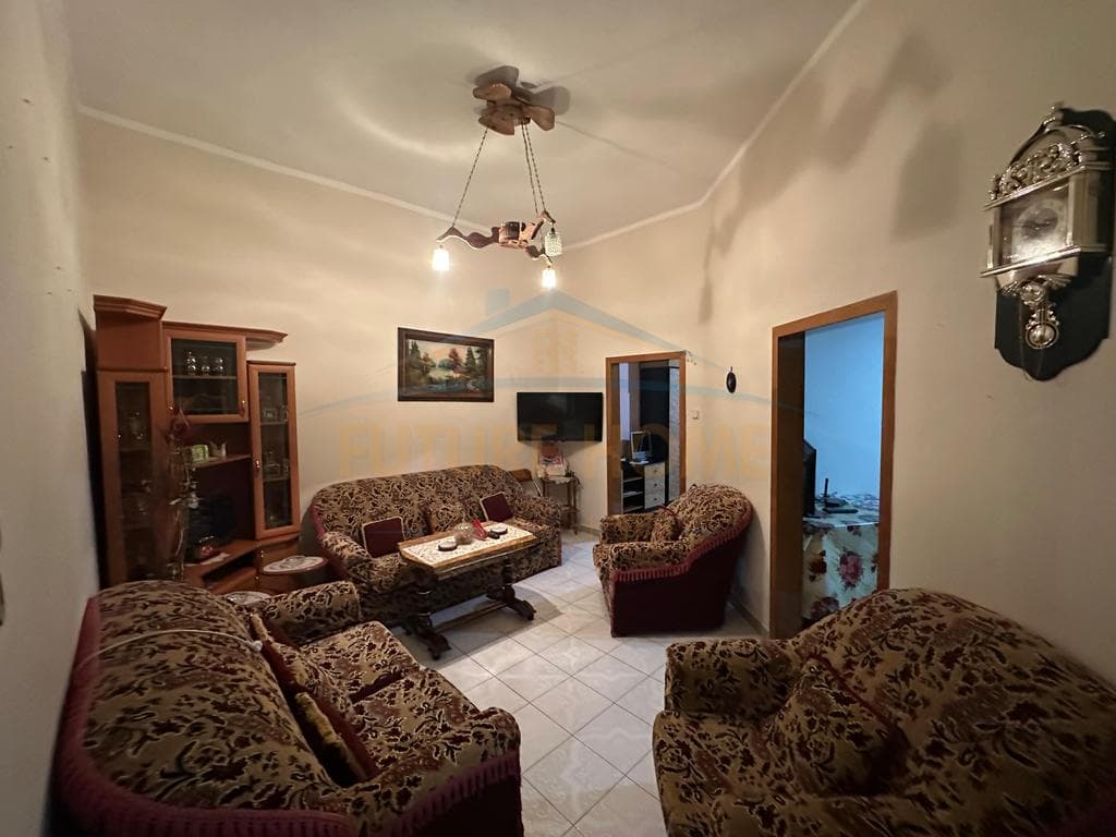 Qera, Apartament 3+1, Shallvaret, Tiranë