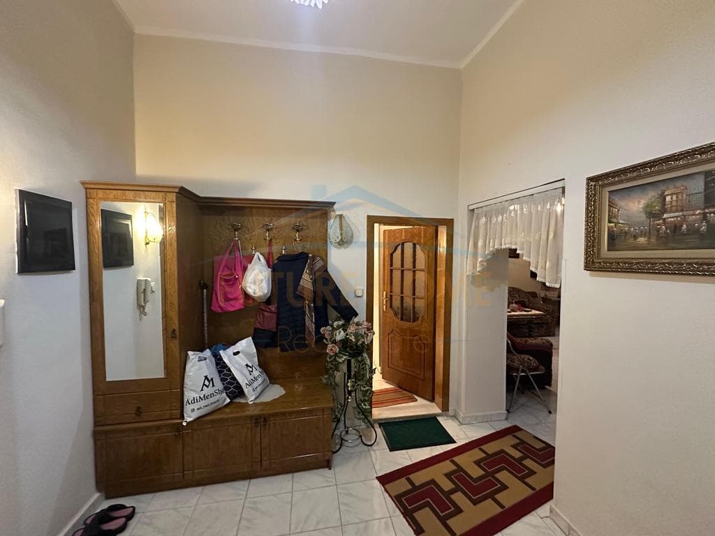 Qera, Apartament 3+1, Shallvaret, Tiranë 4