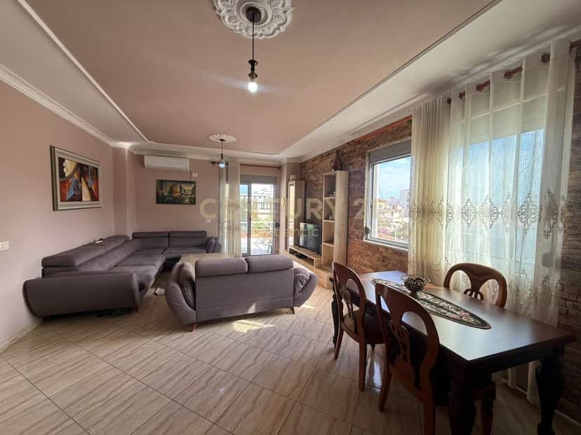 SHITET APARTAMENT 2+1+2, PRANE DREJTORISE SE POLICISE NE DURRES ! 1